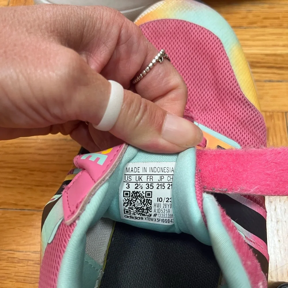 adidas Disney Minnie Mouse  Sneakers - Picture 4 of 4